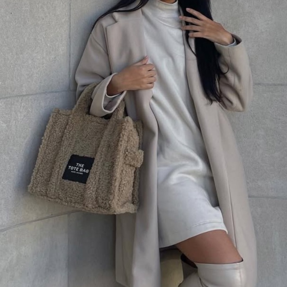 MARC JACOBS TEDDY TOTE  (The Tote Bag in Medium tan)